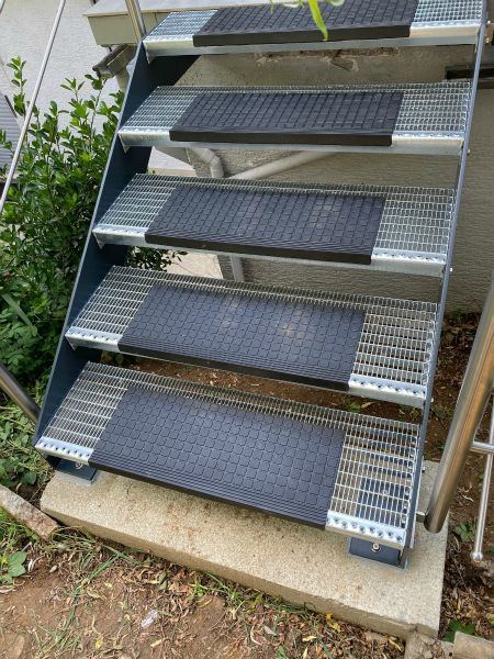 Verzinkte Gitterrosttreppe